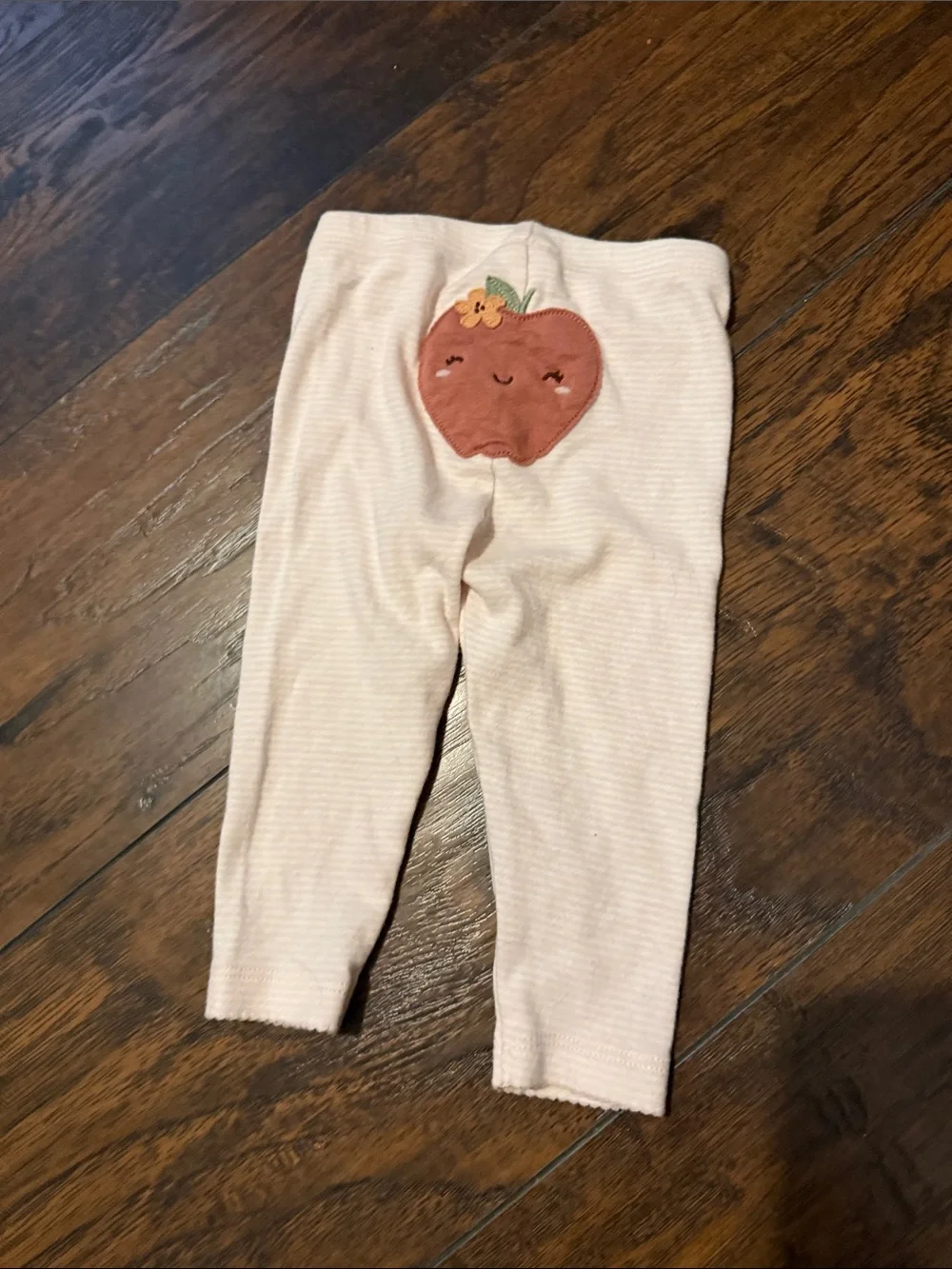 Striped Apple on back leggings